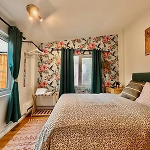 Acton Elizabeth Line Guest house London