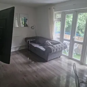 Modern Cozy One Bedroom Flat