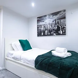 Holiday home The Heart Of Brick Lane, Sleeps 7!