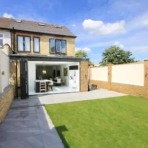 Large 4 Bed Lux House * Uxbridge