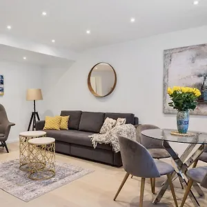 Apartment Cs Queensway *