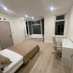 Private In Aur * Beckenham