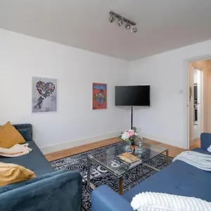 Apartment New 4bd Stylish With Amazing Transport *