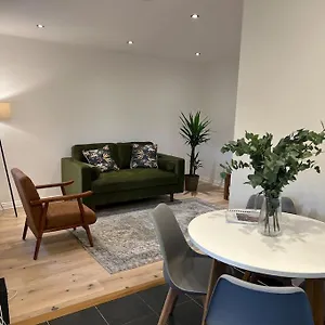 Apartment 2 Bedroom Flat In Stoke Newington