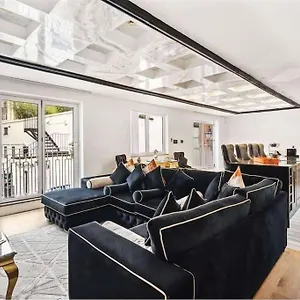 Holiday home Designer Luxury Mews House In Knightsbridge Minutes From Harrods *