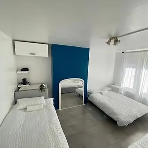 Spacious 3 Bedroom Near Victoria Station Apartment London