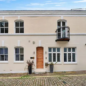 Finest Retreats - Kensington Apartment *