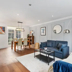 House With Private Parking Close To Borough Market & Tower Bridge! *