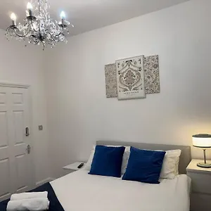 Apartment Riverside Haven 5 *