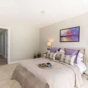 Apartment Spacious Modern 3 Bed In Bridge With Netflix And Free Carpark London