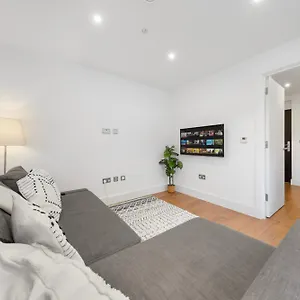 Stylish Nine Elms Vauxhall 1 Bedroom Apartment London