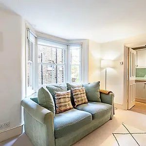 Cosy Flat In Battersea Park Apartment