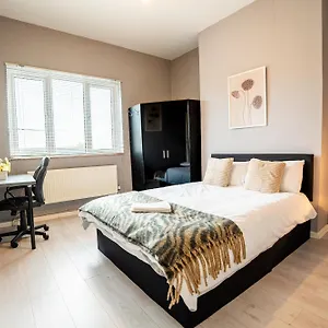 10 Mins From Junction Station- Free On-street Parking- 2 Bed Norwood