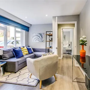 13a Rostrevor Mews Apartment *