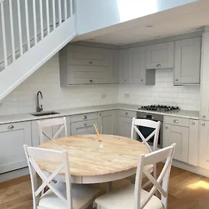 Apartment 2 Bedroom Flat In Chelsea