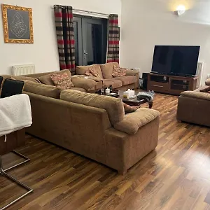 High Quality Lovely Full Flat Near The Station In *