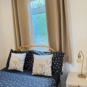 Modern 3 Bed House In Isleworth, London