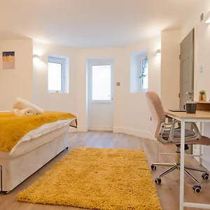 Apartment 2 Bed 2 Bath, Golders Green, Near
