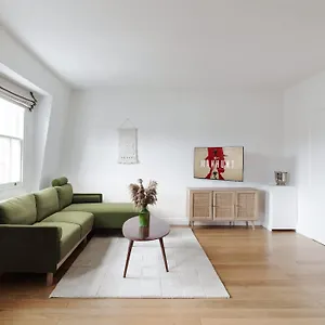 Bright Chelsea & Sun Terrace Apartment