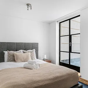Heart Of Holborn - 2br With Patio - Cityapartmentstay