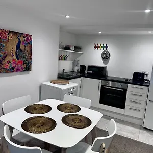 Floor 2bed Flat *
