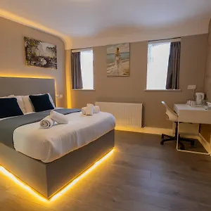 Paragraph Edmonton Hotel *