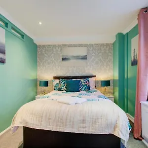 Hyde Park Beautiful Family Apartment