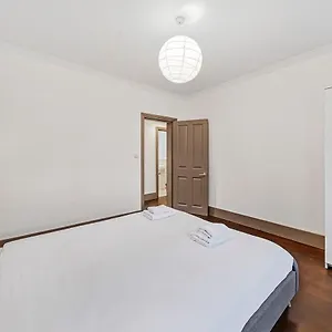 Apartment Charming 1br Retreat In The Heart Of