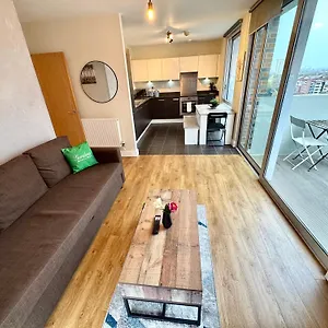 2 Bedrooms 2 Bath Modern Flat, Londdon View Balcony