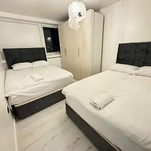 2 Bedroom Flat Near Kilburn Park Apartment *