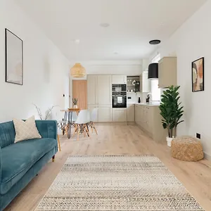 Light & Luxury In Honor Oak