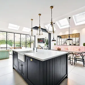 Holiday home Contemporary In Shepherds Bush London