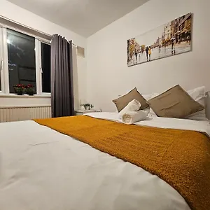 E14 Guest house