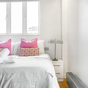 Luxurious 2 Bedroom South Kensington *
