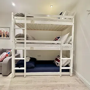 Apartment Flat B Garrat Lane