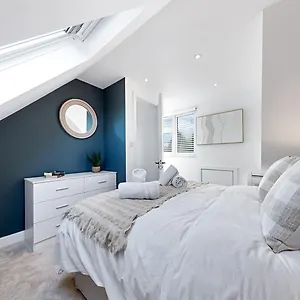 Cozy With Excellent North London Transport Apartment *
