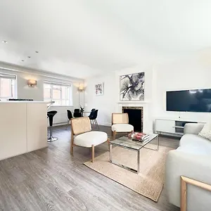 Apartment Split Level 2 Bed Apartment- Mayfair *