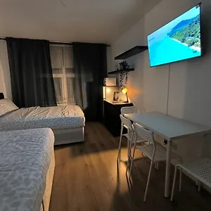 4 Person 3min From South Wimbeldon Tube Station Room2 Guest house London