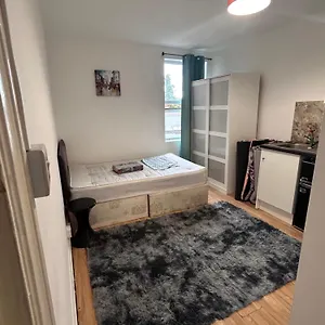 Apartment Acton High Street