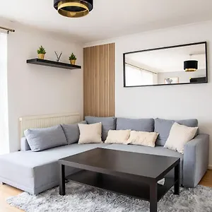 Large Cozy 4 Bedroom House In *