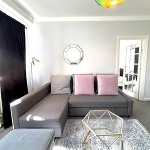Hyde Park Apartment *