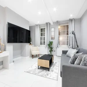 High Ceiling Modern Heart Of Apartment