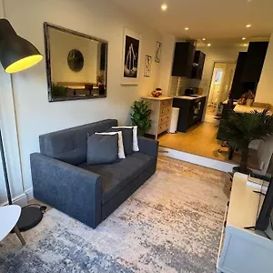 Elegant Retreat In Hampstead - Access Apartment