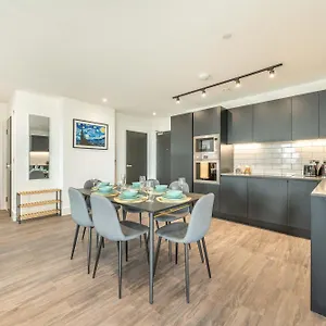 Apartment Mitre Picasso By Artsy *
