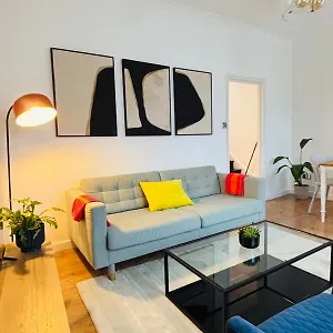 Cosy & Modern Apartment London