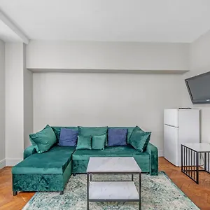 Wonderful One Bedroom Flat * London