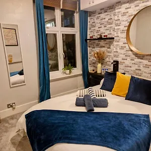 The Cozy Lambeth *