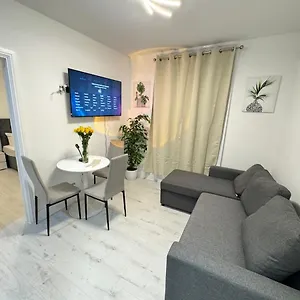 One Bedroom Flat Victoria *