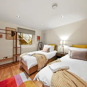 Stylish In Euston And Near Camden With Private Roof Terrace London