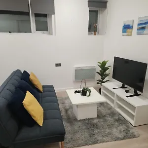 Sleeps 4 Modern Golders Nw11 London
